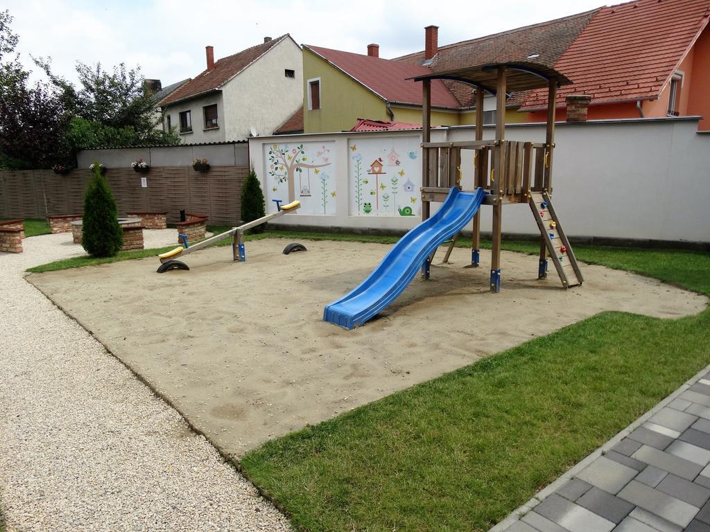 Sárvár Holiday Apartman מראה חיצוני תמונה